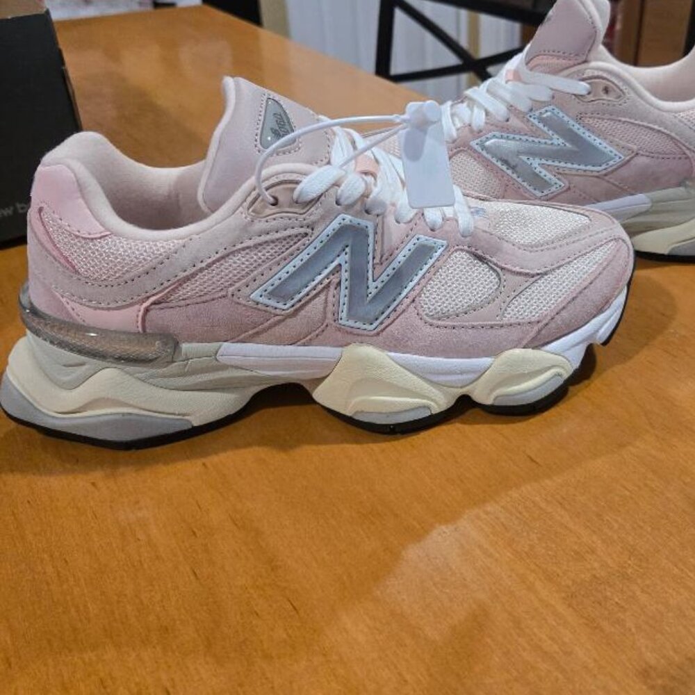 NWT 9060 New Balance Pink Haze Classic Kicks Sneakers (5 Mens/6.5 Womens) in Box